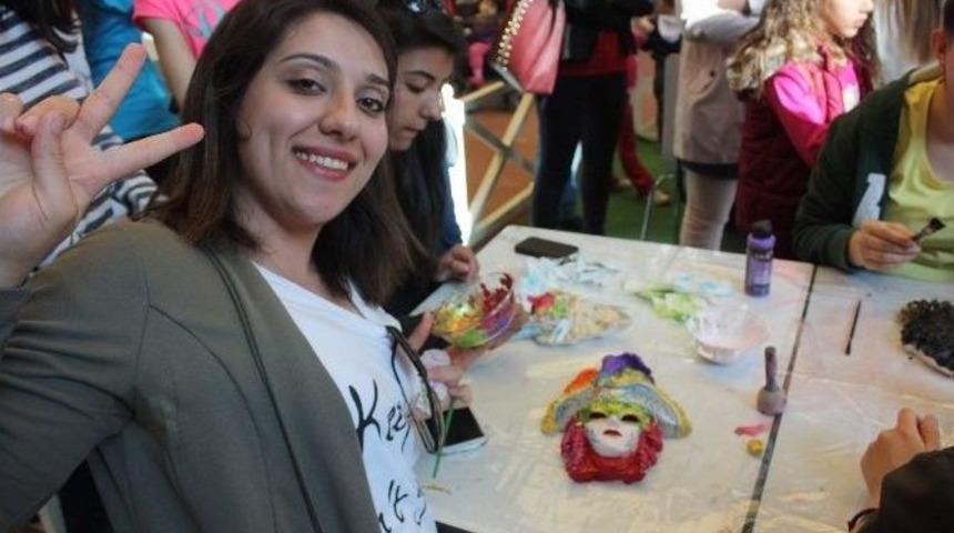 Forum Gaziantep&rsquo;te Kadınların Elinden Rengarenk Masklar