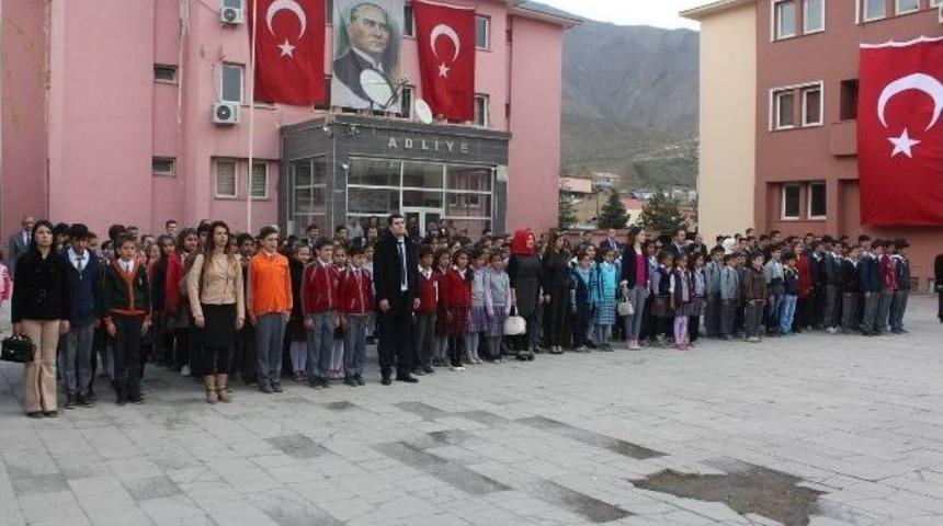 Hakkari&rsquo;de 23 Nisan Kutlamaları