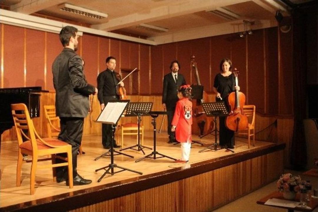 T&uuml;rkiye&rsquo;nin En K&uuml;&ccedil;&uuml;k Orkestra Şefi