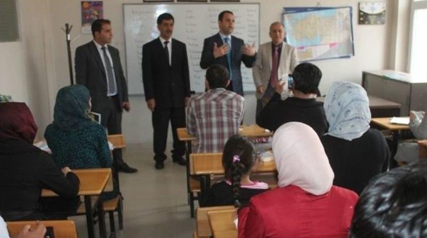 Kaymakam Ermiş Suriyeli &Ouml;ğrencileri Ziyaret Etti