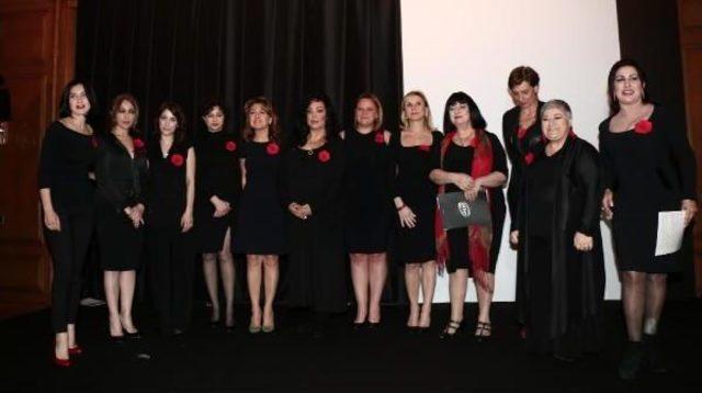 Ünlü Kadınlar, Kadına Şiddete "dur" Demek Için Sahnede 1