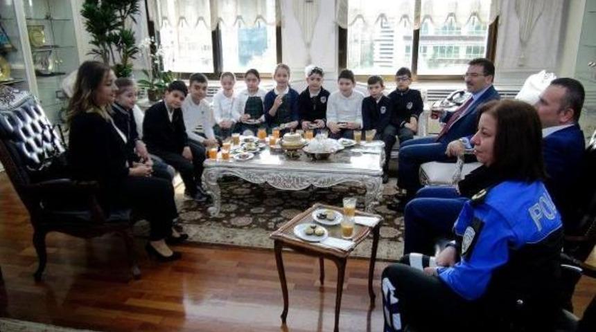 Emniyet M&uuml;d&uuml;r&uuml; Altınok Koltuğunu Yağmur'a Devretti