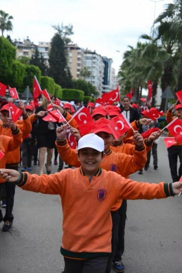 Adana'da 23 Nisan Coşkuyla Kutlandı