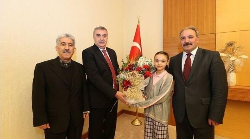 To&ccedil;oğlu Başkanlık Koltuğunu Kayra&rsquo;ya Bıraktı