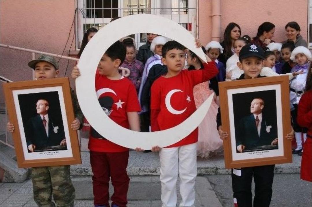 &Ouml;ğrenciler Kalp Krizi Ge&ccedil;iren &Ouml;ğretmenine M&uuml;dahale Etti