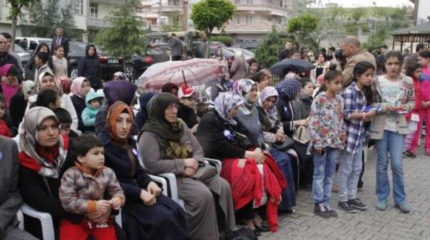 Şanlıurfa&rsquo;Da 23 Nisan Kutlamalarına Yağmur Engeli