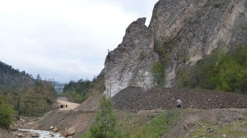 Yol Genişletme &Ccedil;alışmaları Devam Ediyor