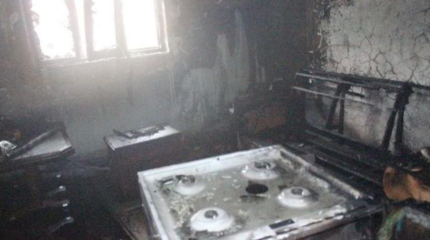 &Ccedil;arşamba&rsquo;da Ev Yangını