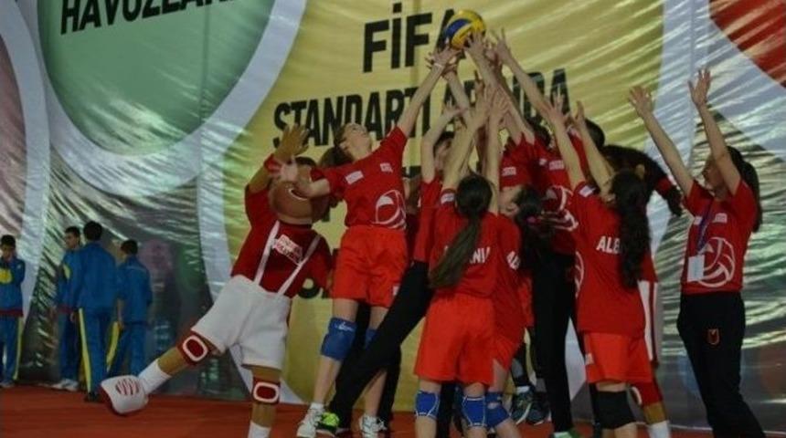 D&uuml;nya &Ccedil;ocukları, Kocaeli&rsquo;de "bi D&uuml;nya Spor" İle Buluştu