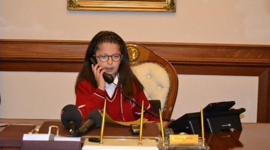 K&uuml;&ccedil;&uuml;k Vali, Kayısının Durumunu Merak Etti