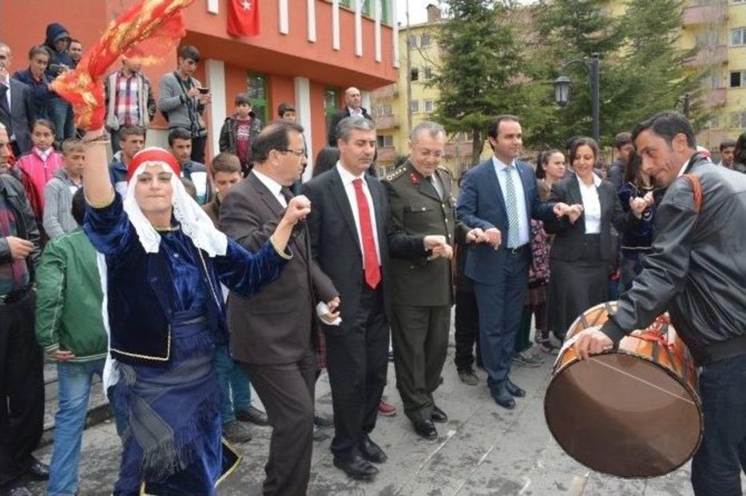 Tatvan&rsquo;da 23 Nisan Coşkusu