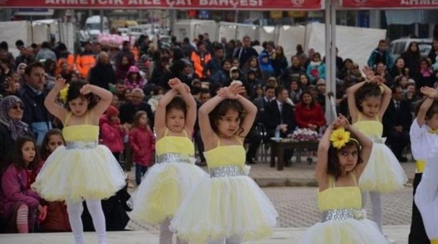 Soğuk Havada 23 Nisan Kutlamaları