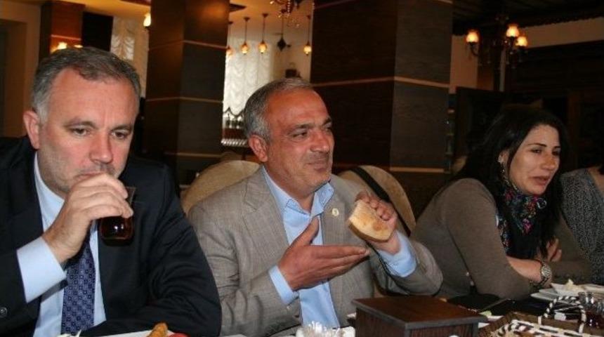 Hdp Milletvekili Adayları Basınla Buluştu