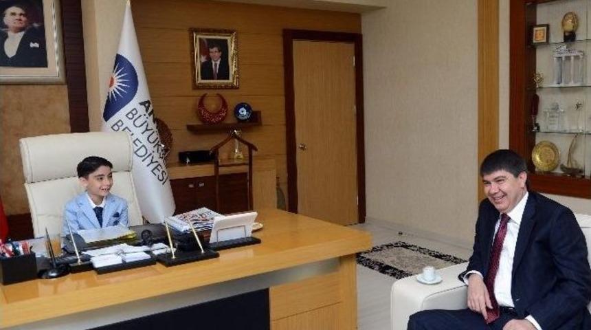 Başkan T&uuml;rel Koltuğunu Yusuf Berke&rsquo;ye Emanet Etti