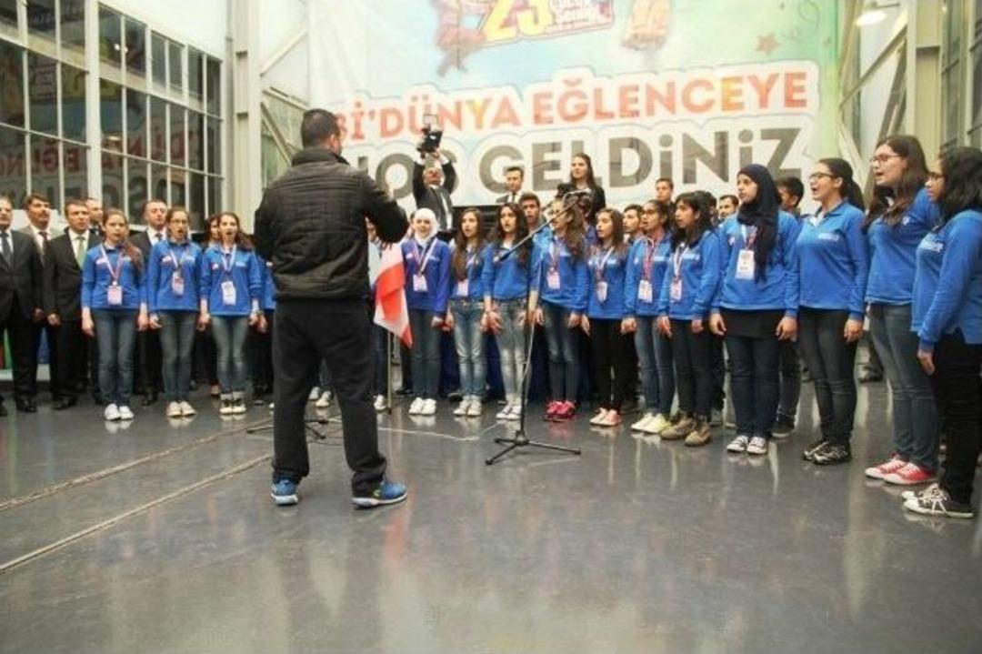 L&uuml;bnanlı &Ouml;ğrencilerin Okuduğu İstiklal Marşı Duygulandırdı