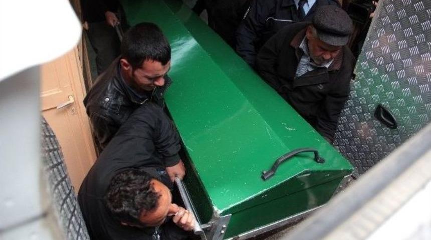 Damat Adayının Öldürdüğü Kadın Toprağa Verildi