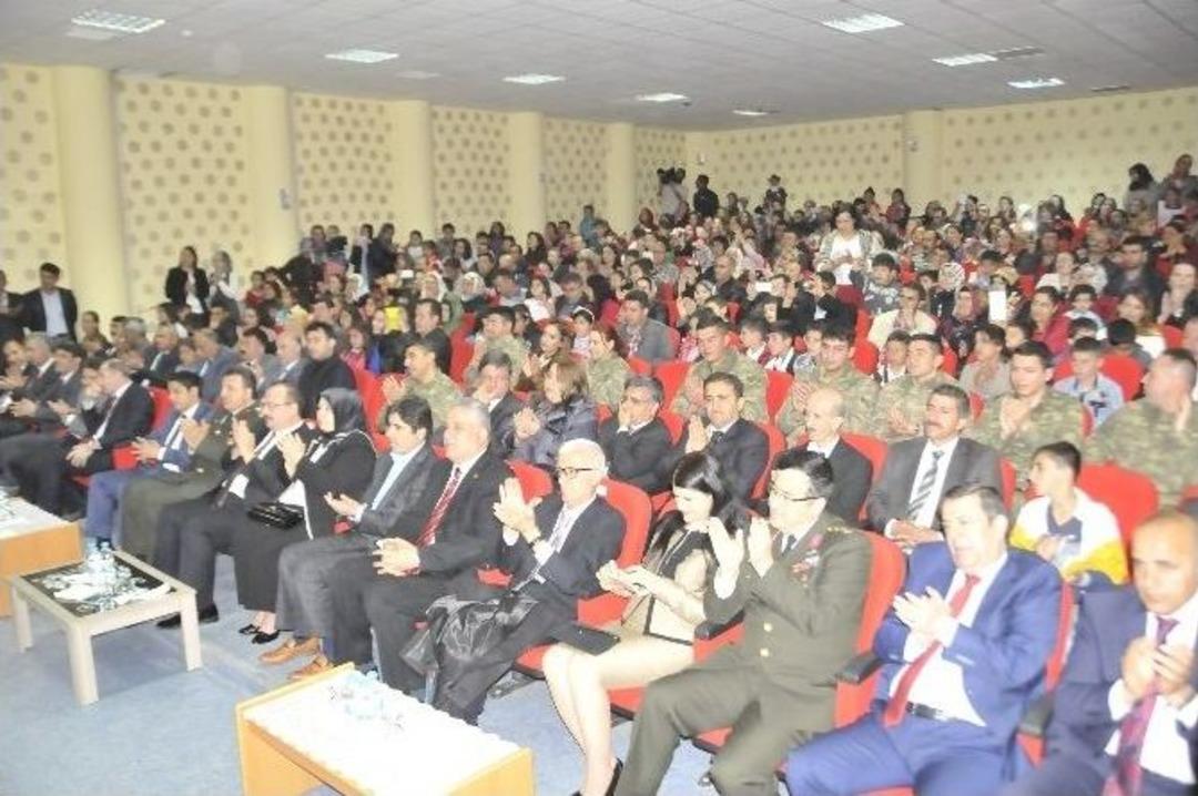 Hakkari&rsquo;de 23 Nisan Coşkusu