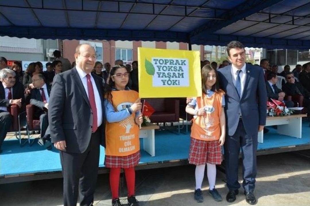 Başkan &Ouml;zak&ccedil;an, Miniklerin Bayram Sevincine Ortak Oldu