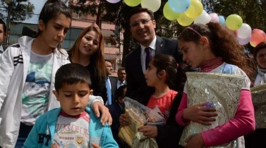 Ak Parti&rsquo;den &Ccedil;ocuklara 23 Nisan Hediyesi