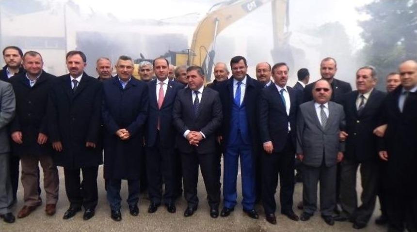 Amasya&rsquo;da Halk Eğitim Binasının Yıkımı Başladı