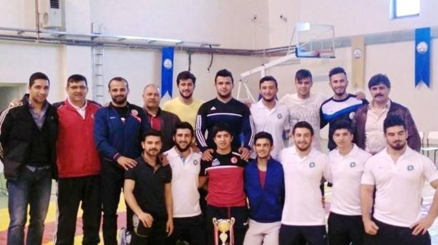 Grekoromen G&uuml;reş Takımı T&uuml;rkiye &Uuml;&ccedil;&uuml;nc&uuml;s&uuml; Oldu