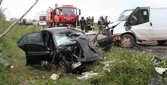 &Ccedil;ankırı&rsquo;da Trafik Kazası: 2 &Ouml;l&uuml;, 2 Yaralı 1