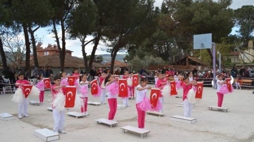 Selendi&rsquo;de 23 Nisan Coşkusu