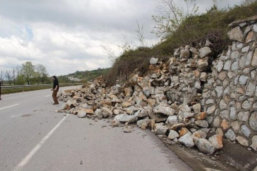 D-100 Karayolunda &Ccedil;&ouml;kmeler Devam Ediyor