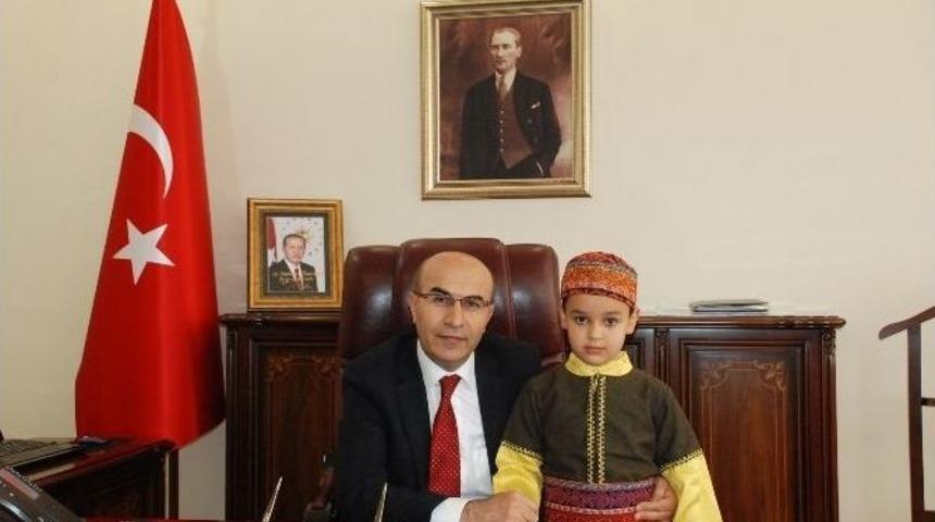 Miniklerden Vali Demirtaş&rsquo; A 23 Nisan Ziyareti