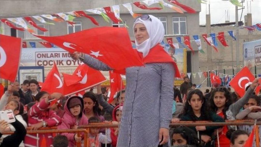 Suriyeli &Ccedil;ocuklara Yedi Tır Oyuncak Dağıtıldı