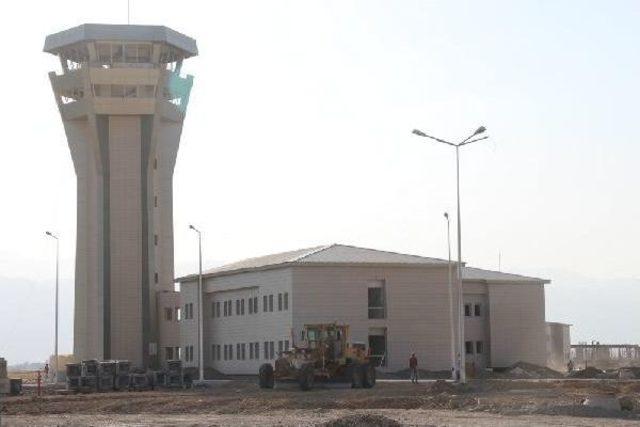 Yüksekova Havaalanına Ilk Test Inişi Mayıs'ta