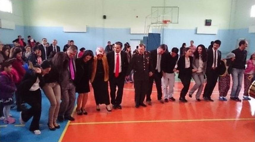 Nazımiyeli &Ccedil;ocuklar 23 Nisan&rsquo;ı Coşkuyla Kutladı