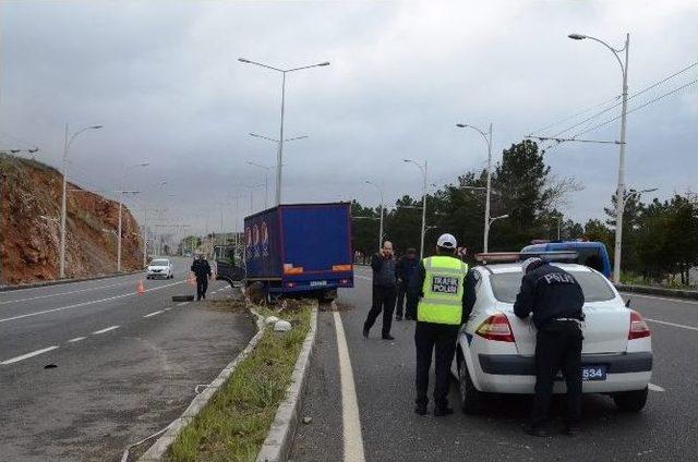 Malatya Çevre Yolunda Kaza: İki Yaralı