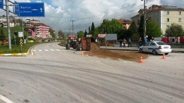 Bartın Çatmaca Kavşağında Römork Devrildi