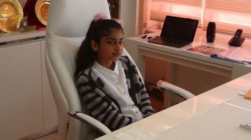 Kızıltepe Kaymakamlık Makamına 5. Sınıf &Ouml;ğrencisi Oturdu