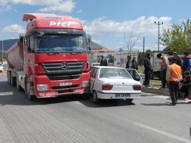 Otomobil Tır'ın Altında 10 Metre Sürüklendi: 3 Yaralı