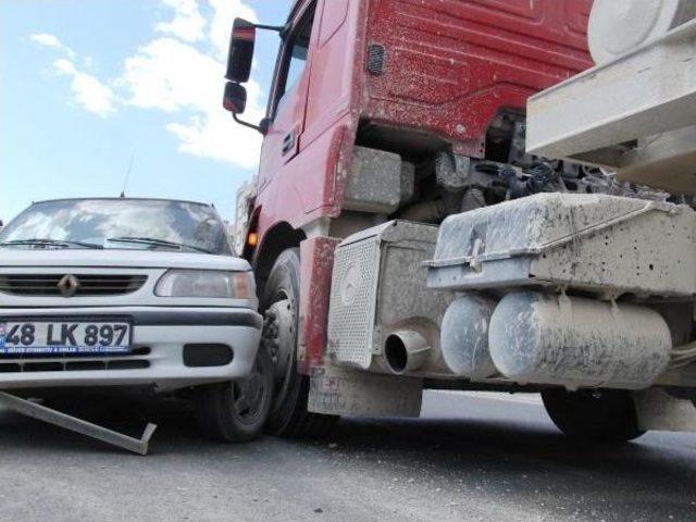 Otomobil Tır'ın Altında 10 Metre Sürüklendi: 3 Yaralı