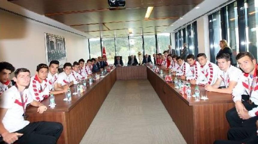 D&uuml;nya Şampiyonu Trabzon Erdoğdu Anadolu Lisesi'nden Tff'ye Ziyaret