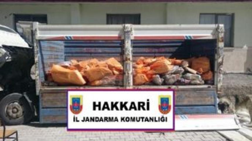 Hakkari'de Ka&ccedil;ak Et Ve &Ccedil;ay Ele Ge&ccedil;irildi