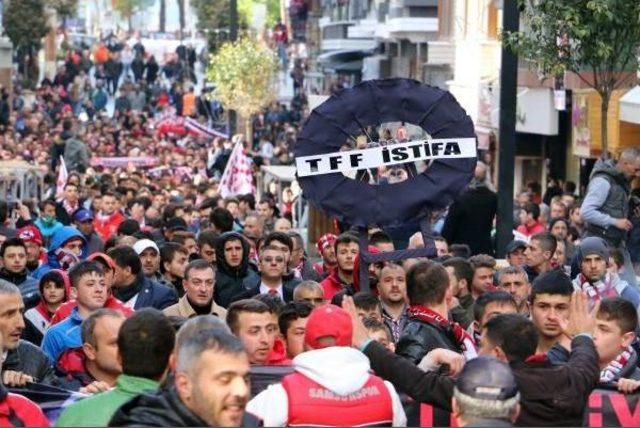 Samsunspor Taraftarları Tüp Taşıyıp Yürüdü, Tff’Ye Ateş Püskürdü