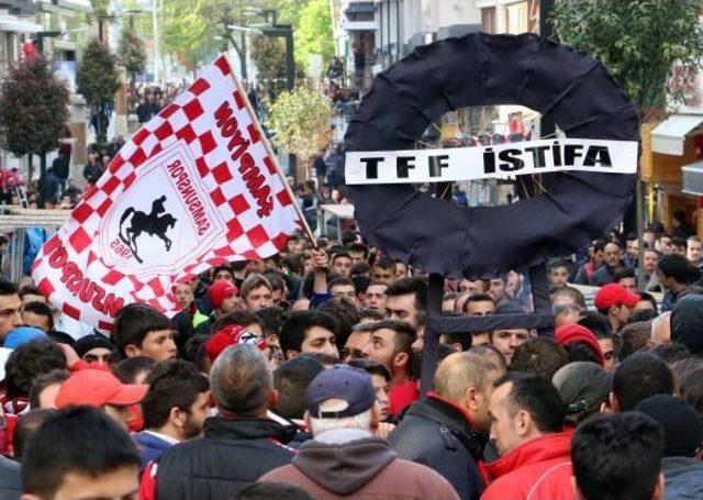 Samsunspor Taraftarları Tüp Taşıyıp Yürüdü, Tff’Ye Ateş Püskürdü