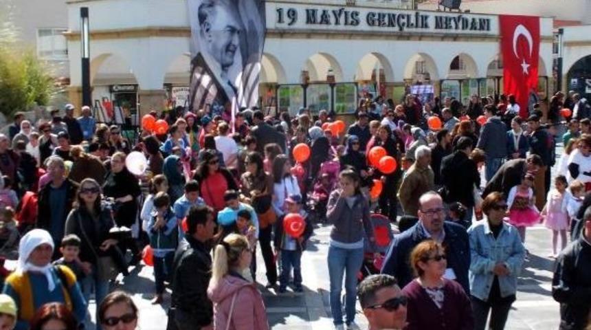 Marmaris'te Festival Tadında &Ccedil;ocuk Şenliği