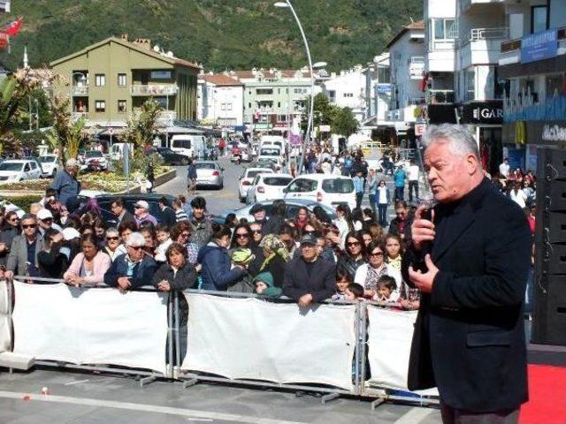 Marmaris'te Festival Tadında Çocuk Şenliği