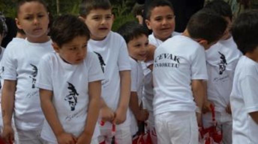 23 Nisan Kutlamasında, &Ouml;ğrenciler Soğuktan Titreyip Ağladı