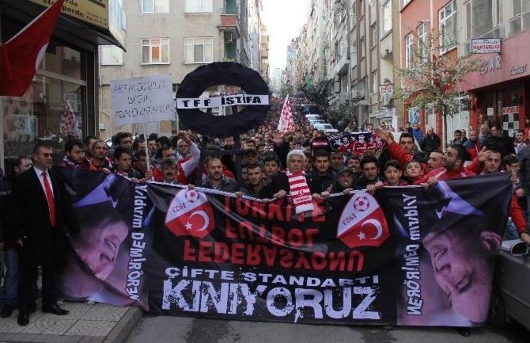 Samsunsporlu Taraftarlardan Tff&rsquo;ye Silah &Ccedil;elenk