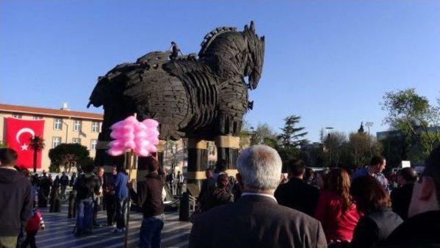 Truva Atı Üstünde Tehlikeli Gösteri