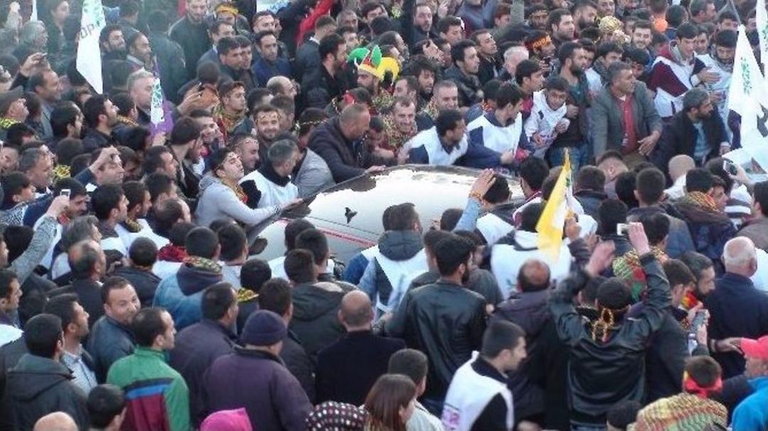 Selahattin Demirtaş Kartal&rsquo;da Hdplilerle Buluştu