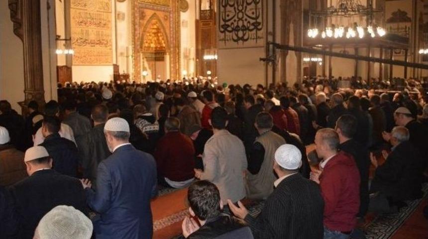 Regaip Kandilinde Ulucamii Doldu Taştı