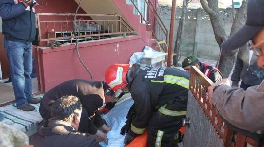 Yaşlı Adam Evde &Ccedil;ıkan Yangında Can Verdi