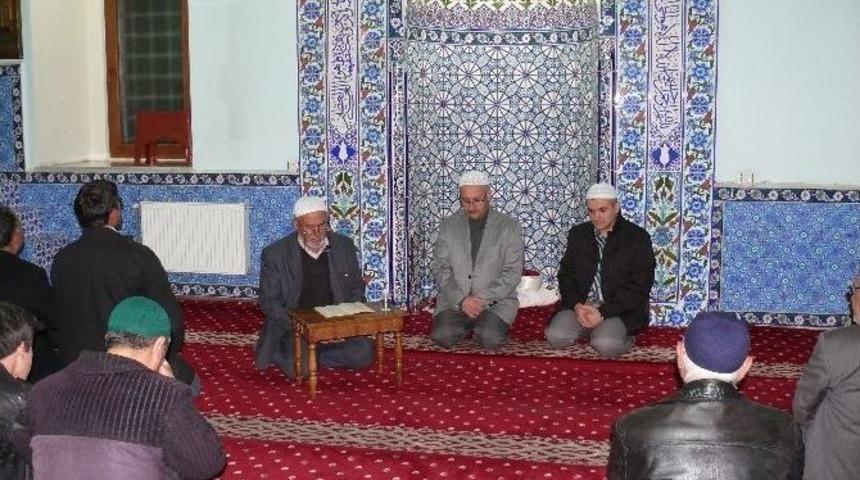 Bilecik&rsquo;te Regaip Kandilinde Camiler Doldu Taştı